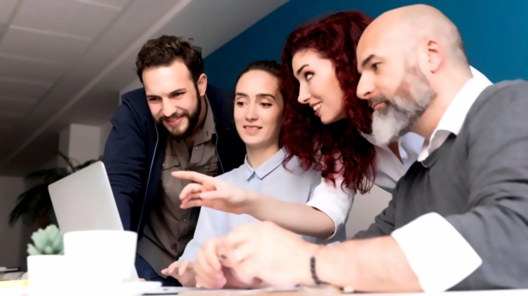 Participanți la workshop pyralorenixo despre finanțe de afaceri
